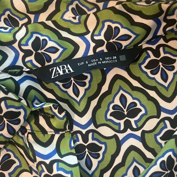 NWOT Zara Silky Patterned Top - Picture 3 of 3